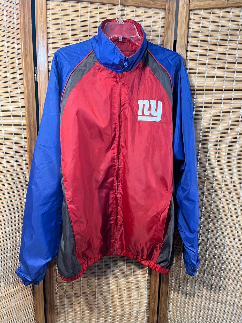 This New York Giants windbreaker is a vintage full-zip jacket sz XL